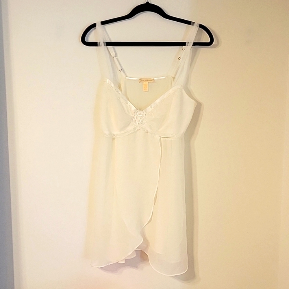 Flora Nihrooz nightgown
